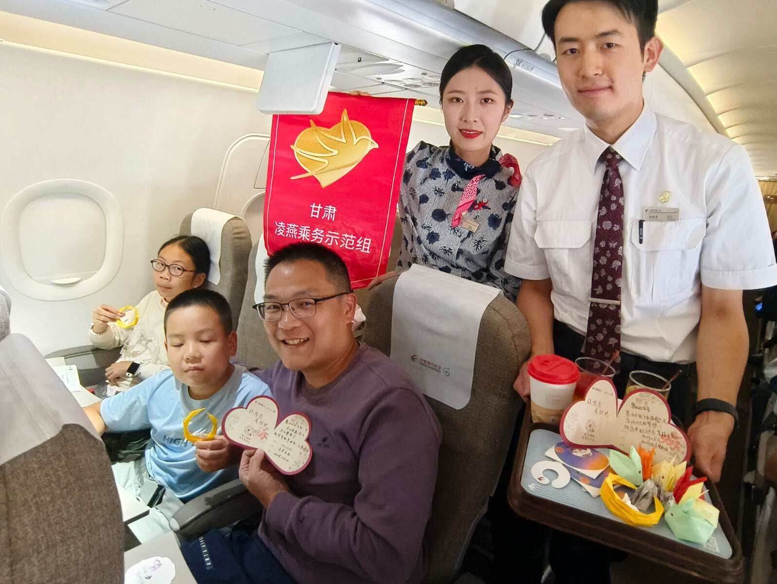 特色航班温暖中秋归途