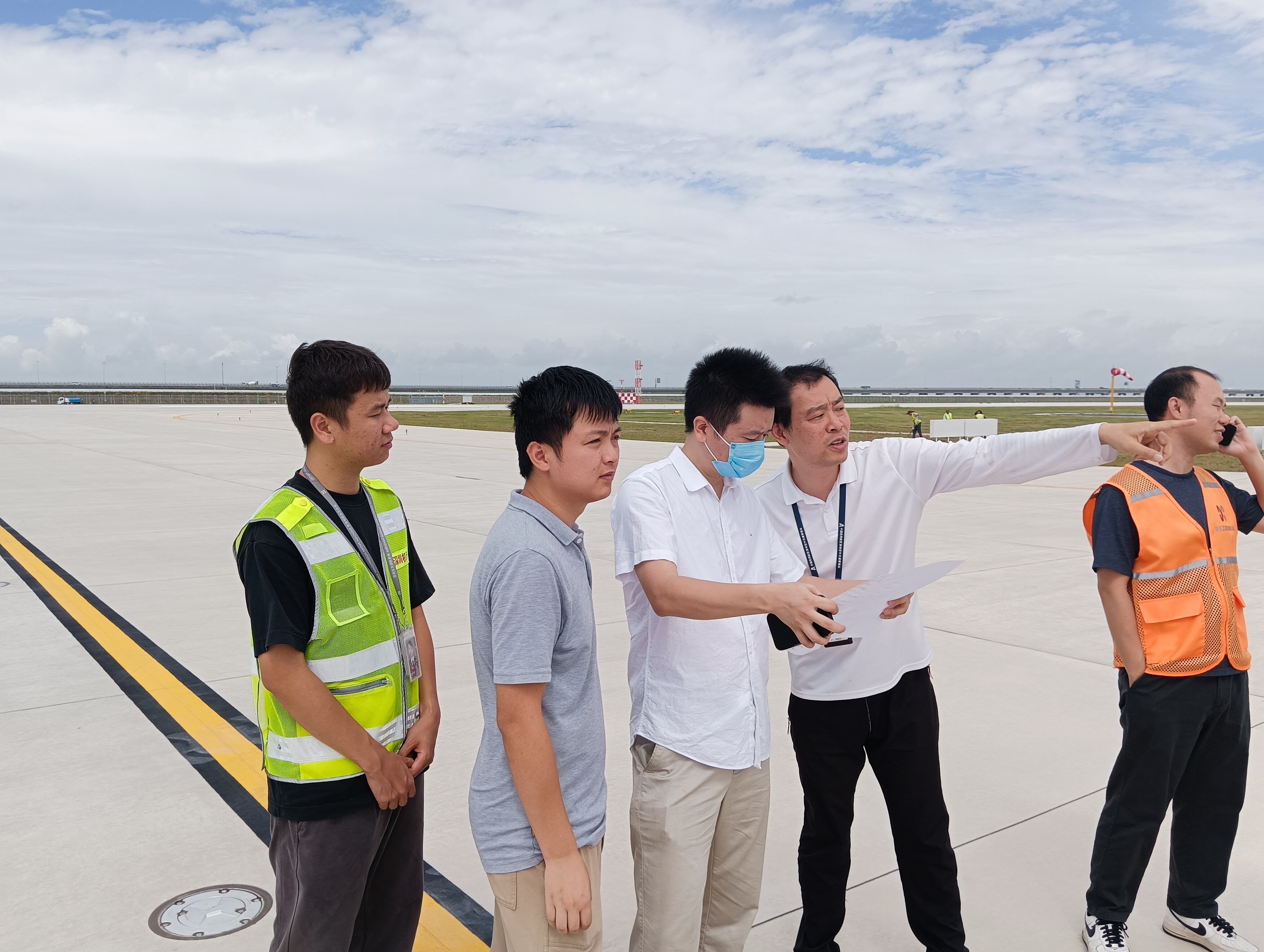 深圳空管站顺利完成深圳机场三跑道原始资料上报工作