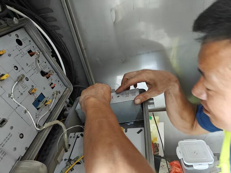 国庆“不打烊”,坚守绘就最美“敬业红”