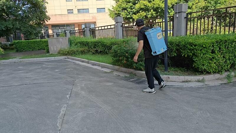 双节“不打烊” 消杀护平安——温州空管站后勤服务中心筑牢基孔肯亚热防控防线