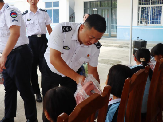 三亚机场连续21年开展“助学·筑梦·铸人”活动