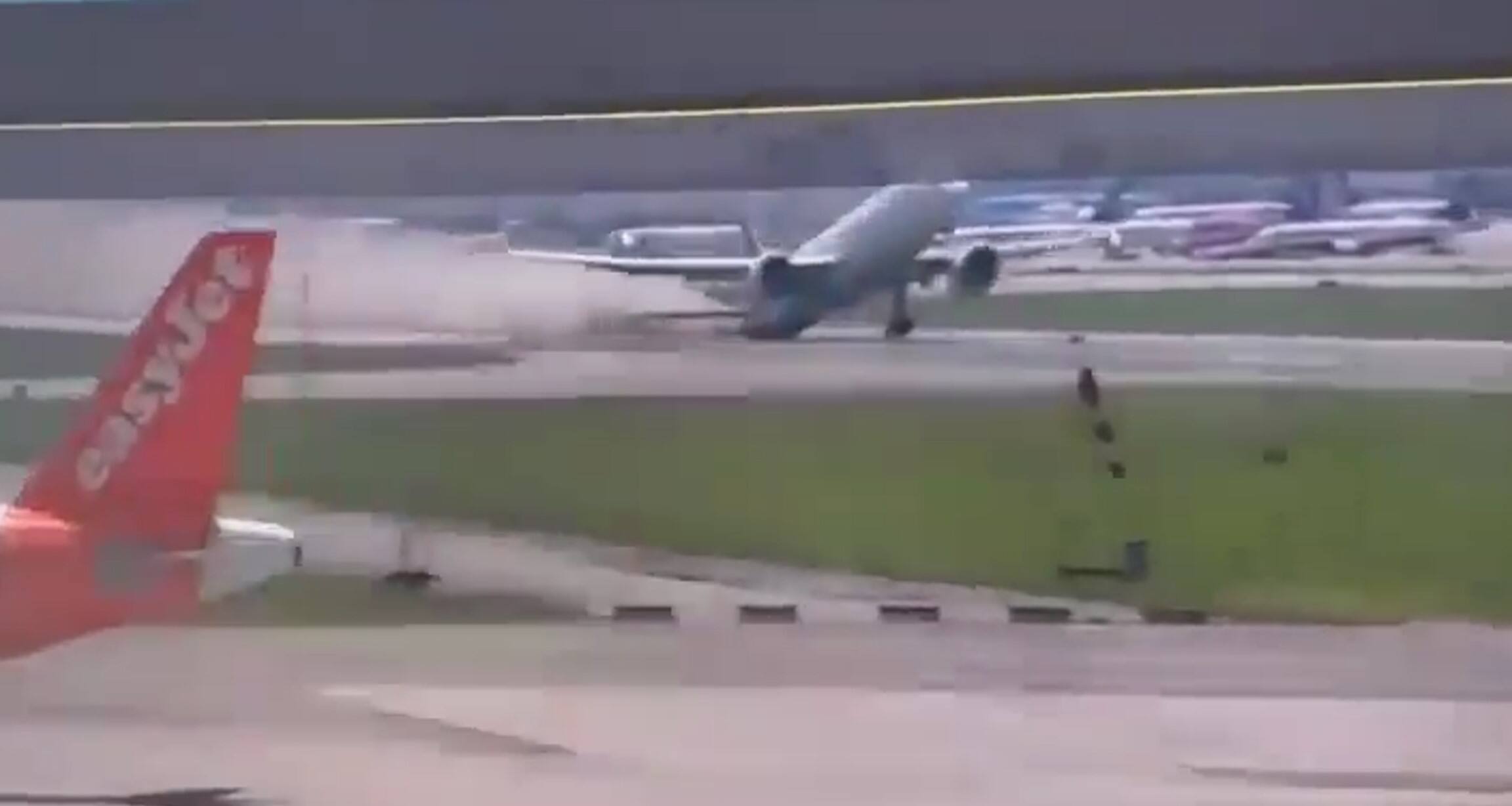 现场画面！拉塔姆航空一客机起飞前长时间擦尾