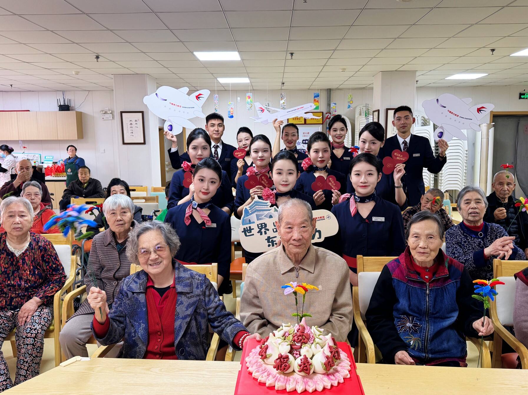 东航西北分公司开展重阳敬老活动 传递温暖关怀