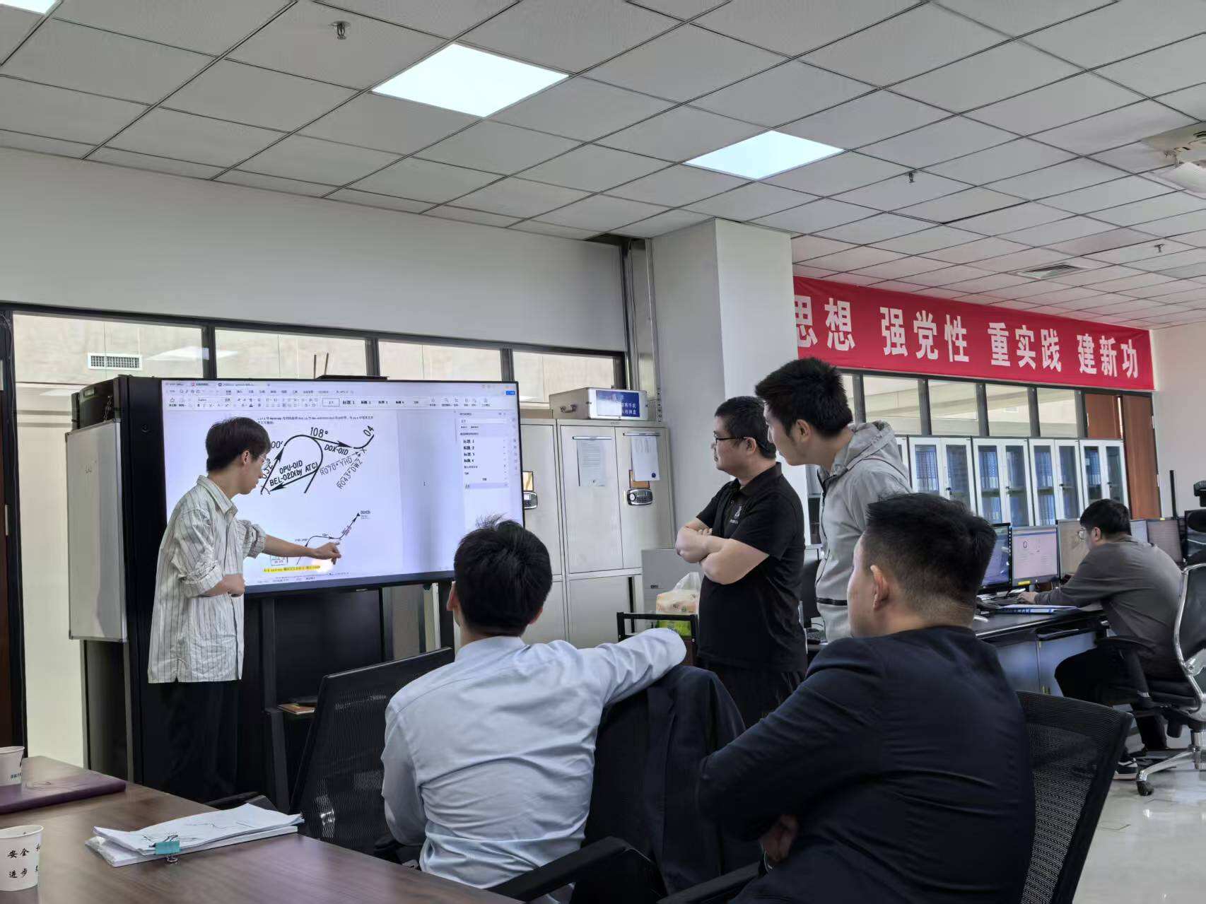 宁夏空管分局邀请西北空管局飞服中心人员来宁开展新版航图业务交流