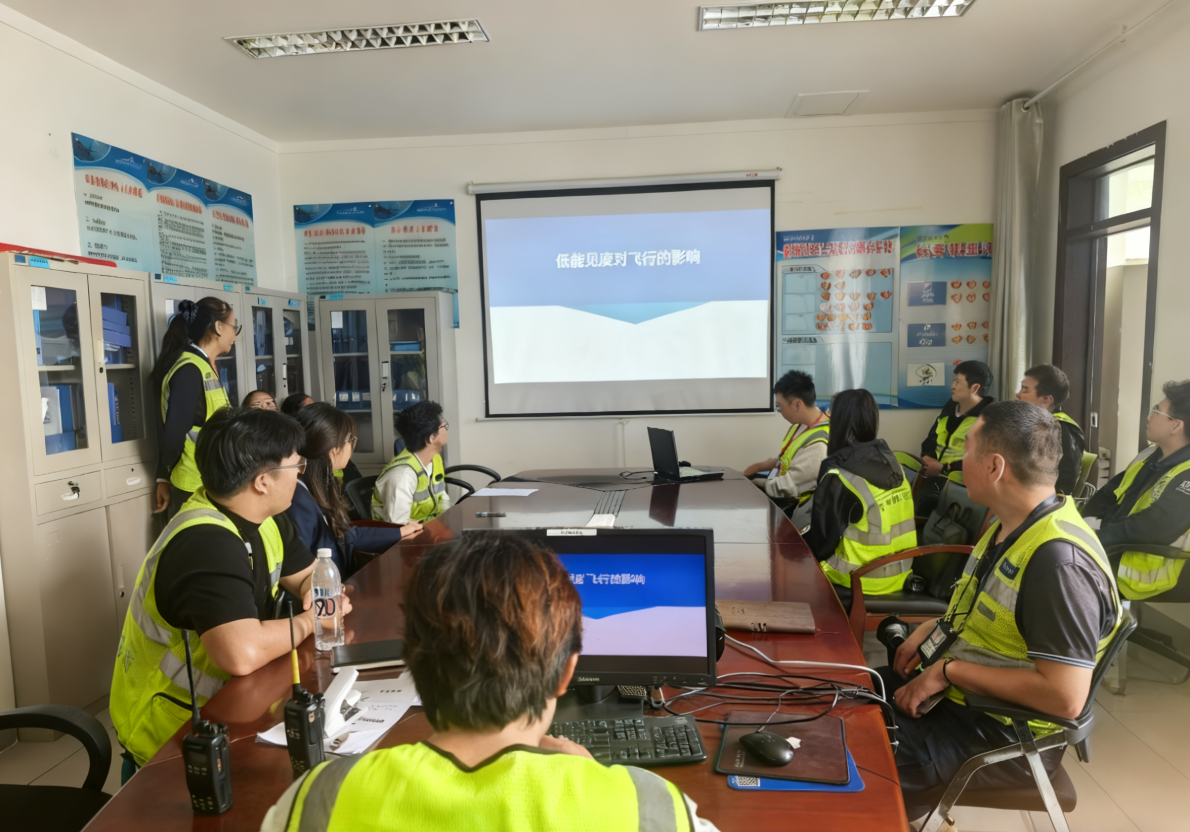 守望天路：新疆机场集团克拉玛依古海机场开展低能见度运行培训筑牢安全屏障