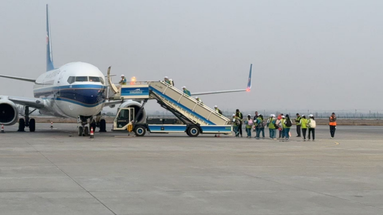 博乐机场暖心护航 精河学子顺畅启征程