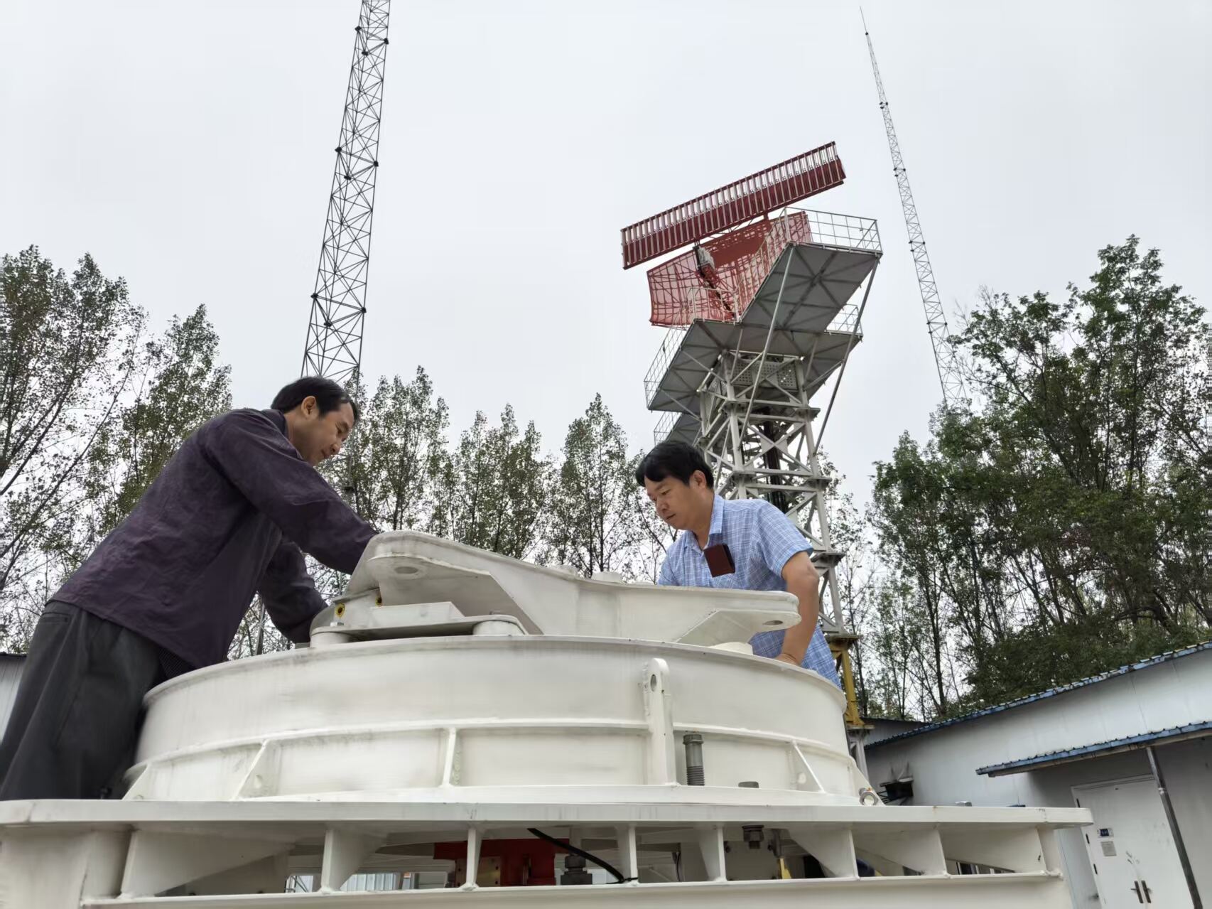 广西空管分局顺利完成四创一二次雷达设备工厂验收