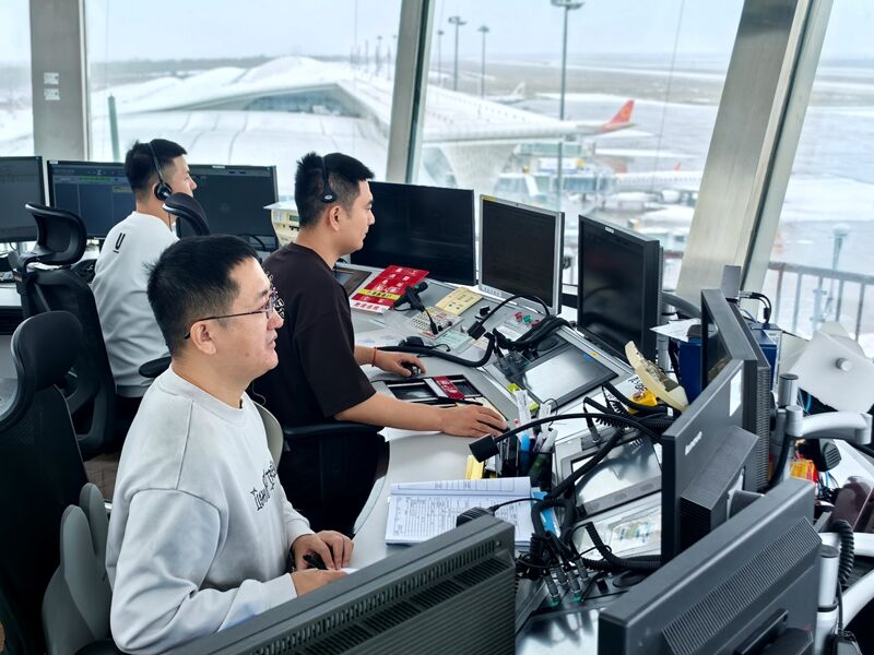 呼伦贝尔空管站全力护航2025年秋冬季节首场降雪过程空管运行安全