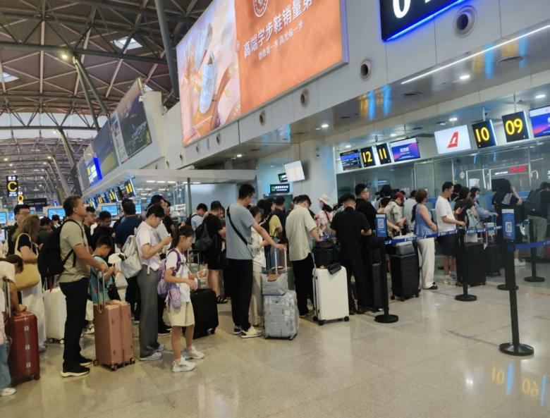 80分钟极速中转 行李直挂无忧出行——东航济南地区开通“国内转国际”中转服务