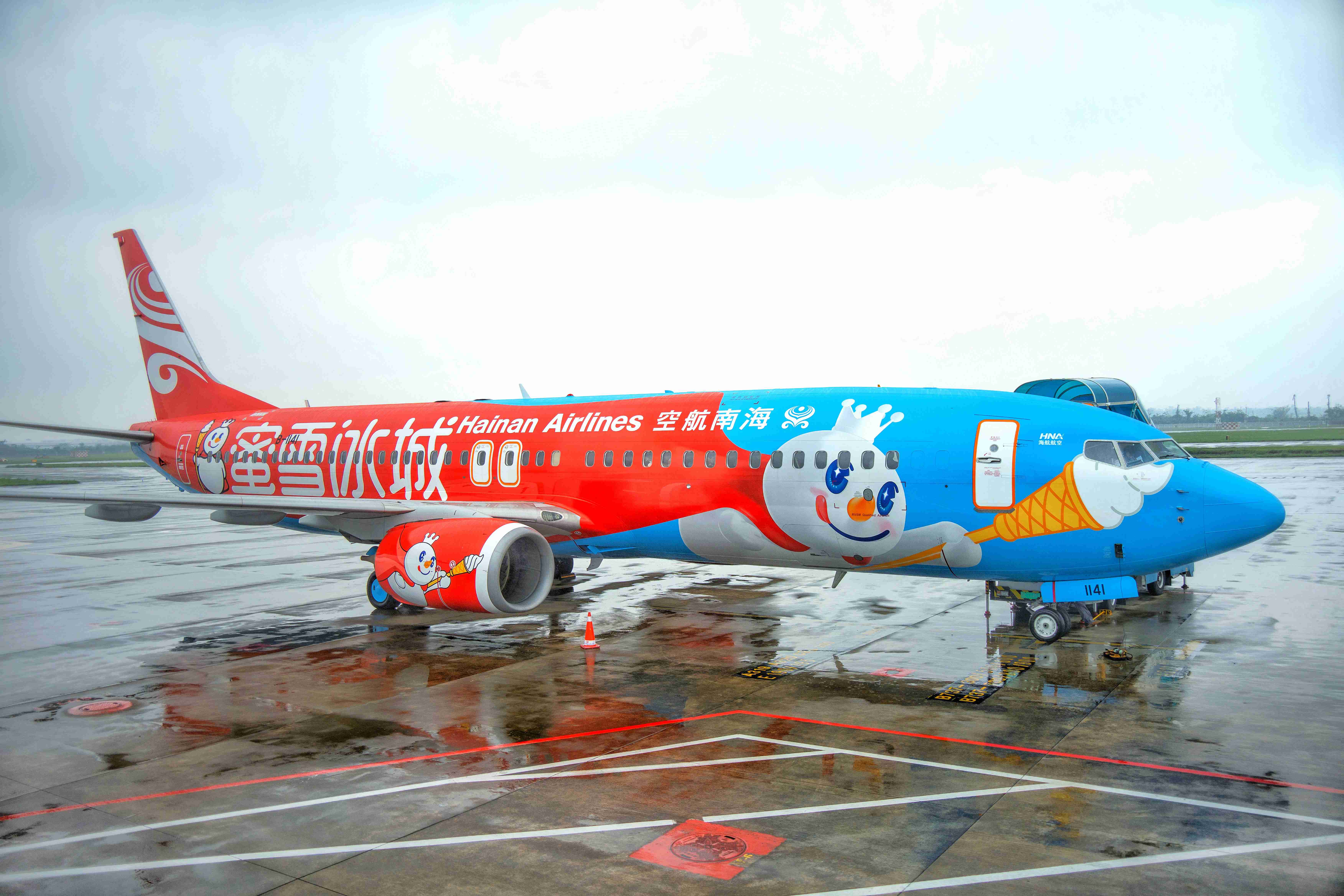 雪王“飞上天”！海南航空“蜜雪冰城雪王”主题彩绘飞机今日首航
