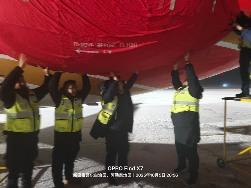 布尔津喀纳斯机场迎初雪 多部门联动筑牢航空安全防线