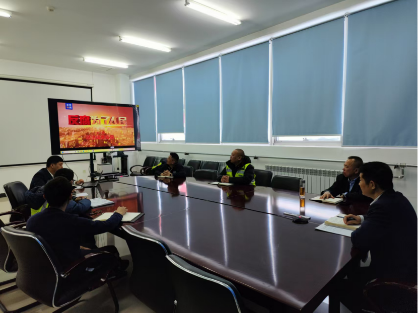 守护正义，捍卫人民权益｜喀纳斯机场组织党员干部观看
《反腐为了人民》专题片