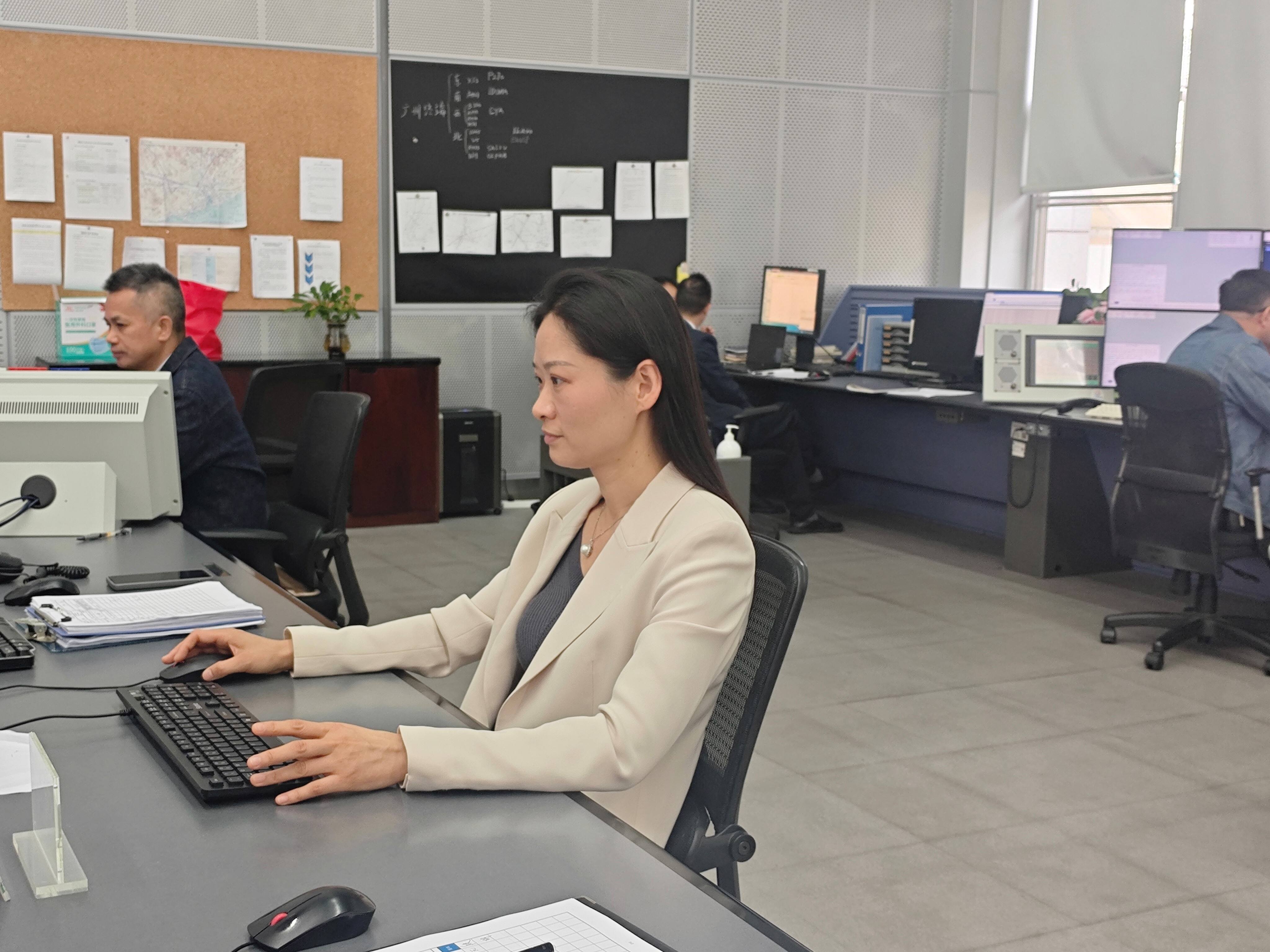 中南空管局管制中心全力以赴做好2025年航班冬春换季工作