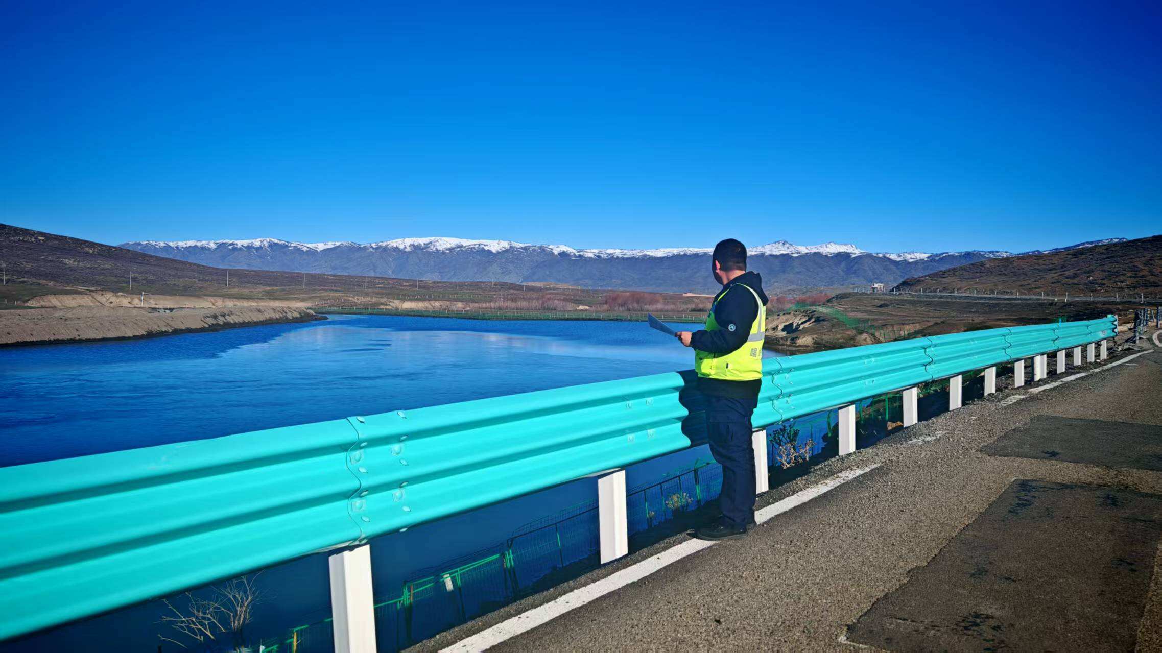 布尔津喀纳斯机场在雷雨天气过后开展的八公里范围巡查