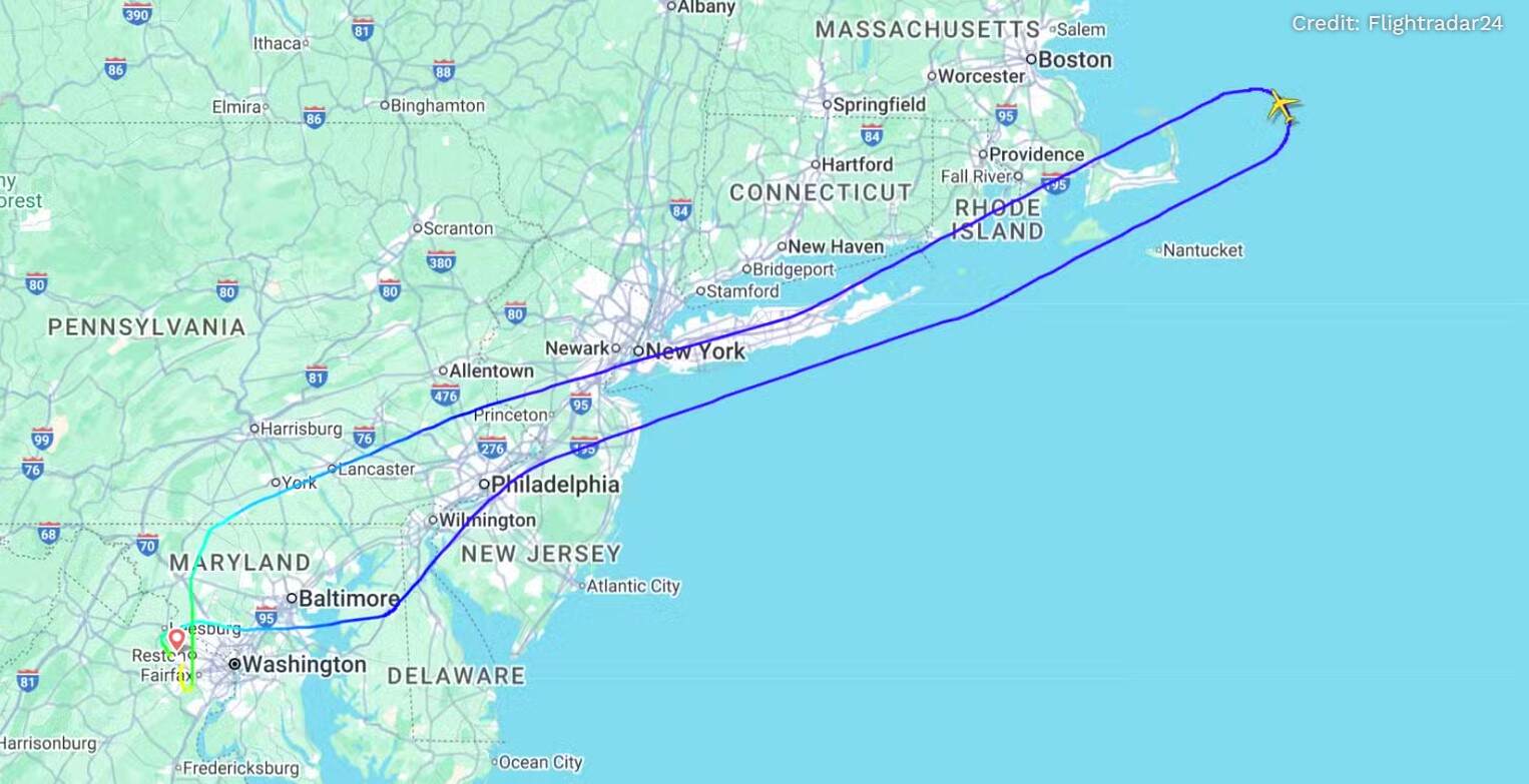 笔记本电脑从客舱掉入货舱 客机紧急返航