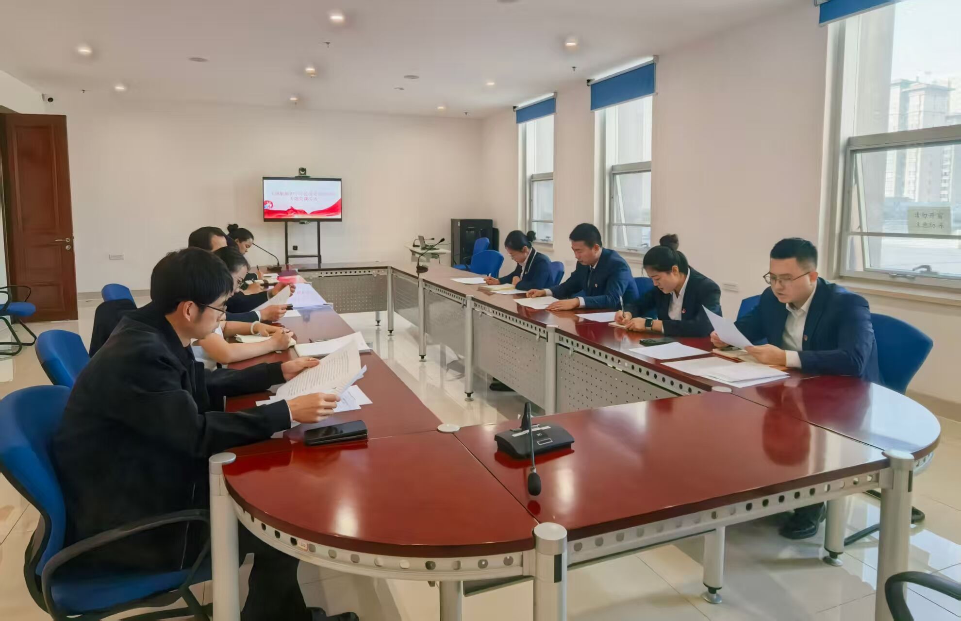 新疆机场集团天缘航旅伊宁分公司党支部开展习近平总书记重要讲话精神专题学习