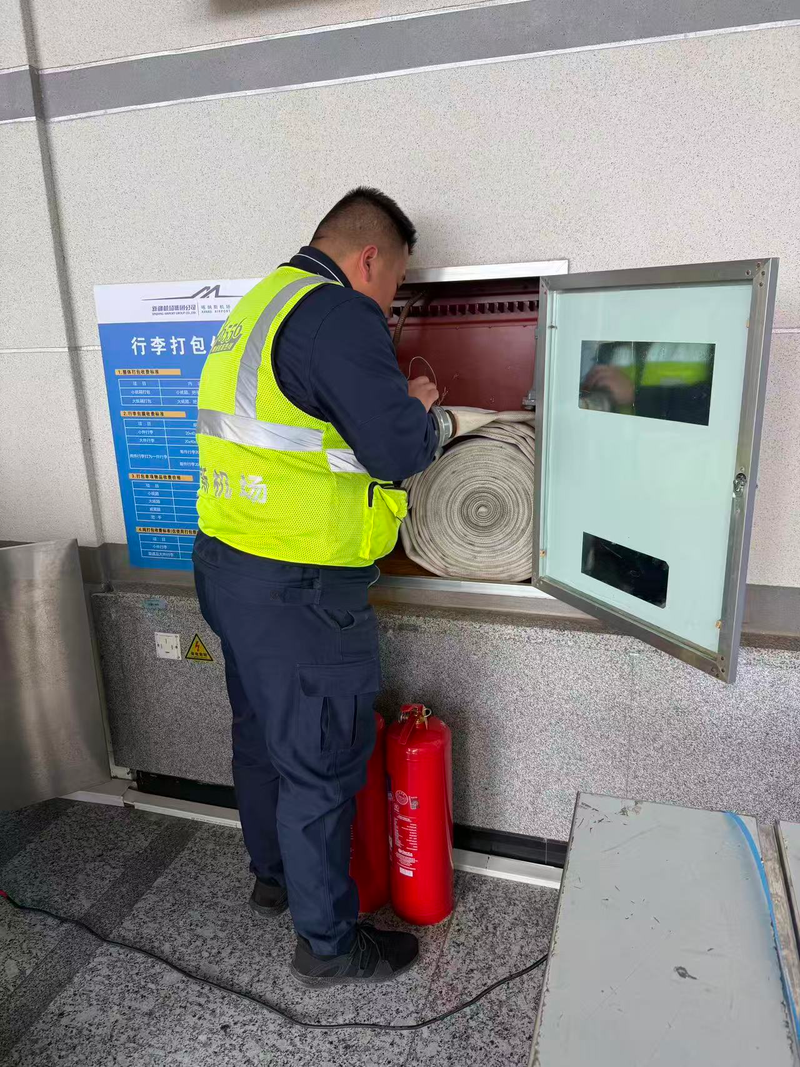 布尔津喀纳斯机场强化消防维保 筑牢冬季防火安全屏障
