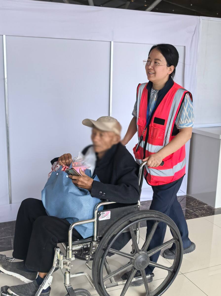 新疆机场集团库尔勒梨城机场开展“情暖重阳”主题活动 聚焦适老服务传递梨城暖阳