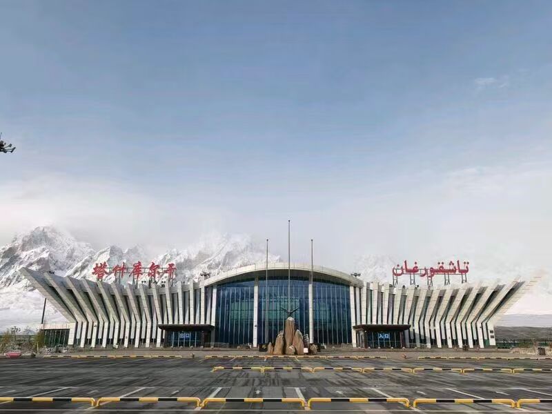 初雪后的塔什库尔干