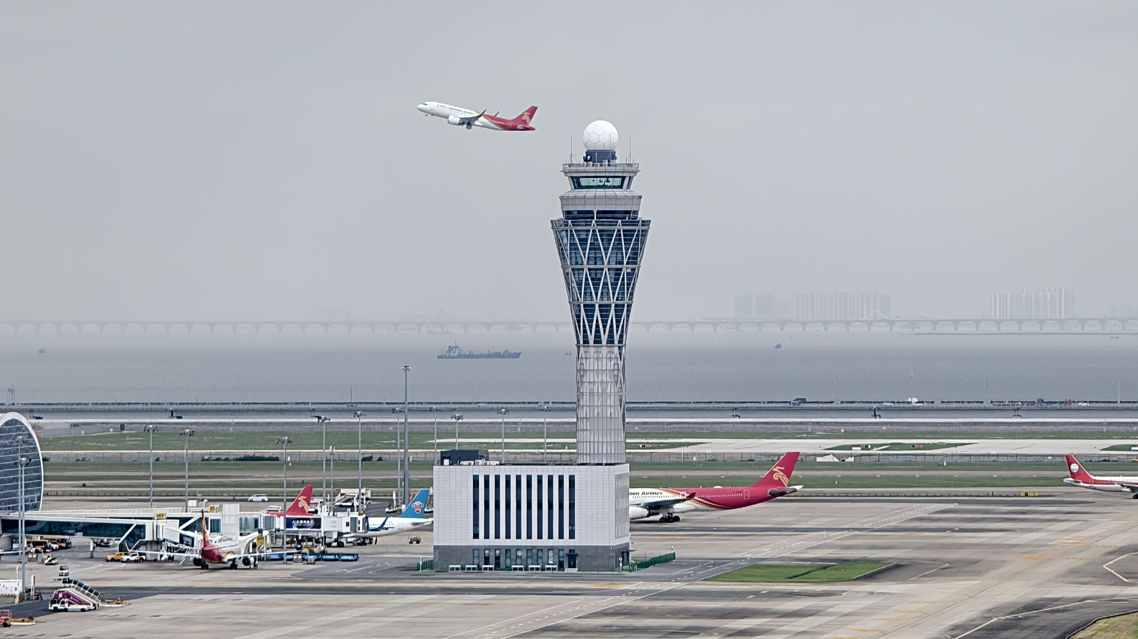 深圳机场三跑道运行模式通过审查，为年内投用奠定基础
