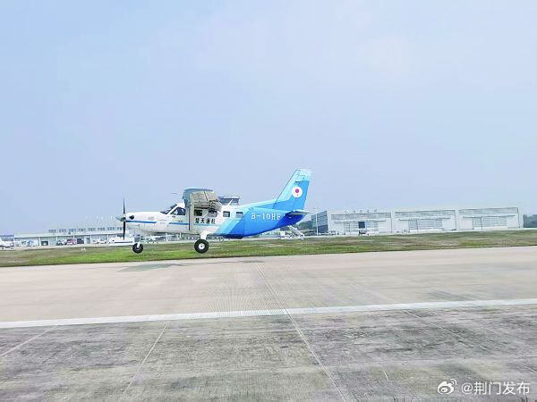 湖北省首条低空跨省货运航线验证飞行成功