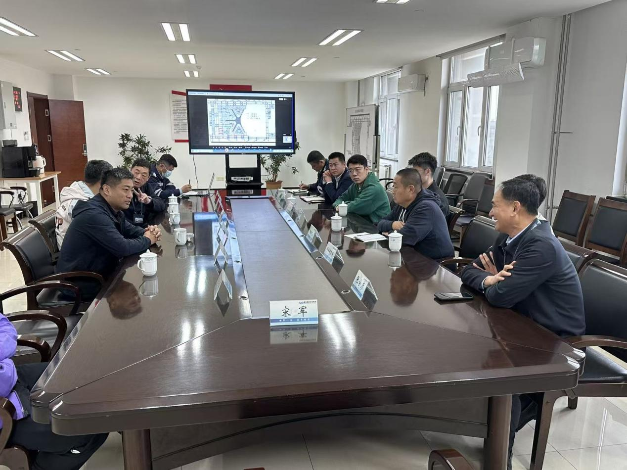 聚焦跑道安全 杜绝侵入风险——青岛空管站塔台管制室党支部与青岛机场飞行区管理部党支部“防跑道侵入”主题党日