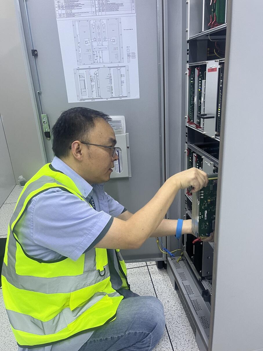 国庆值守践初心 高效应急保安全——空管公司维修分公司记天府机场20测距仪故障处置