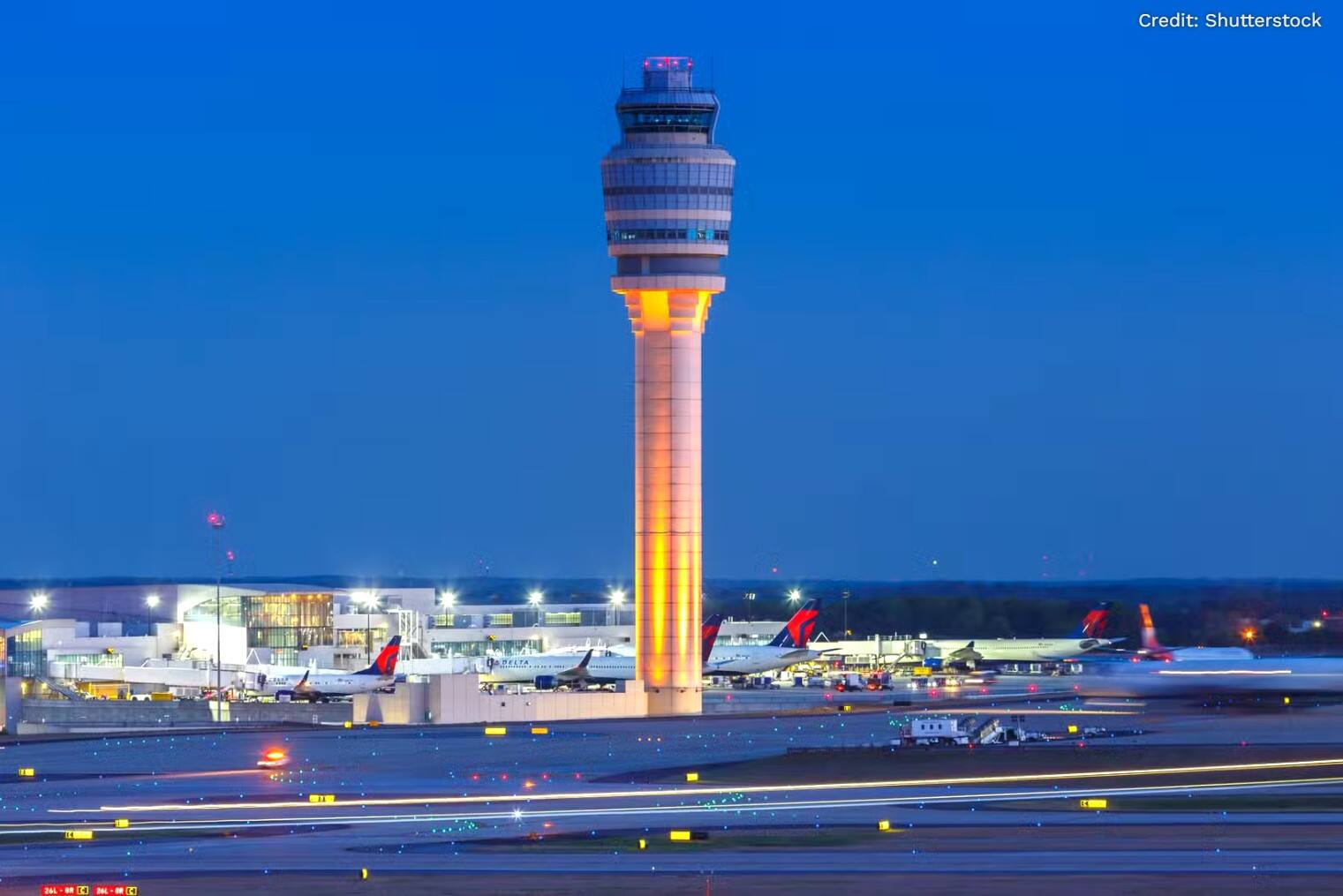 美政府停摆破纪录 交通部长：拟削减10%航班