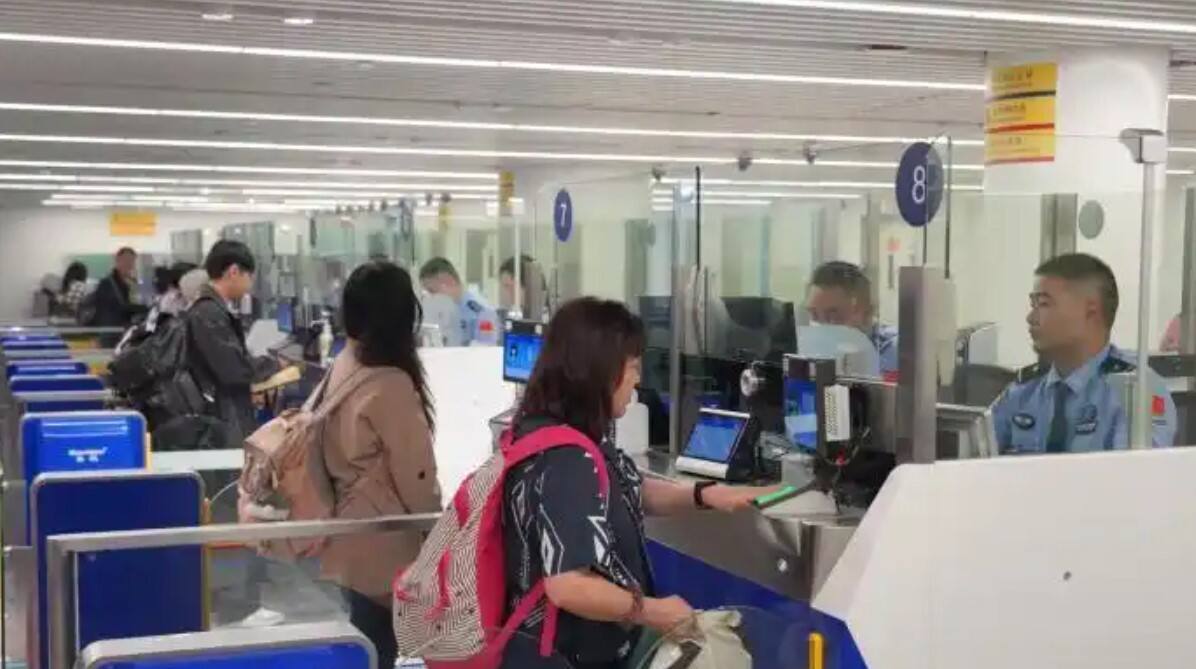迎来首批旅客！“24小时直接过境免检”新政落地海南