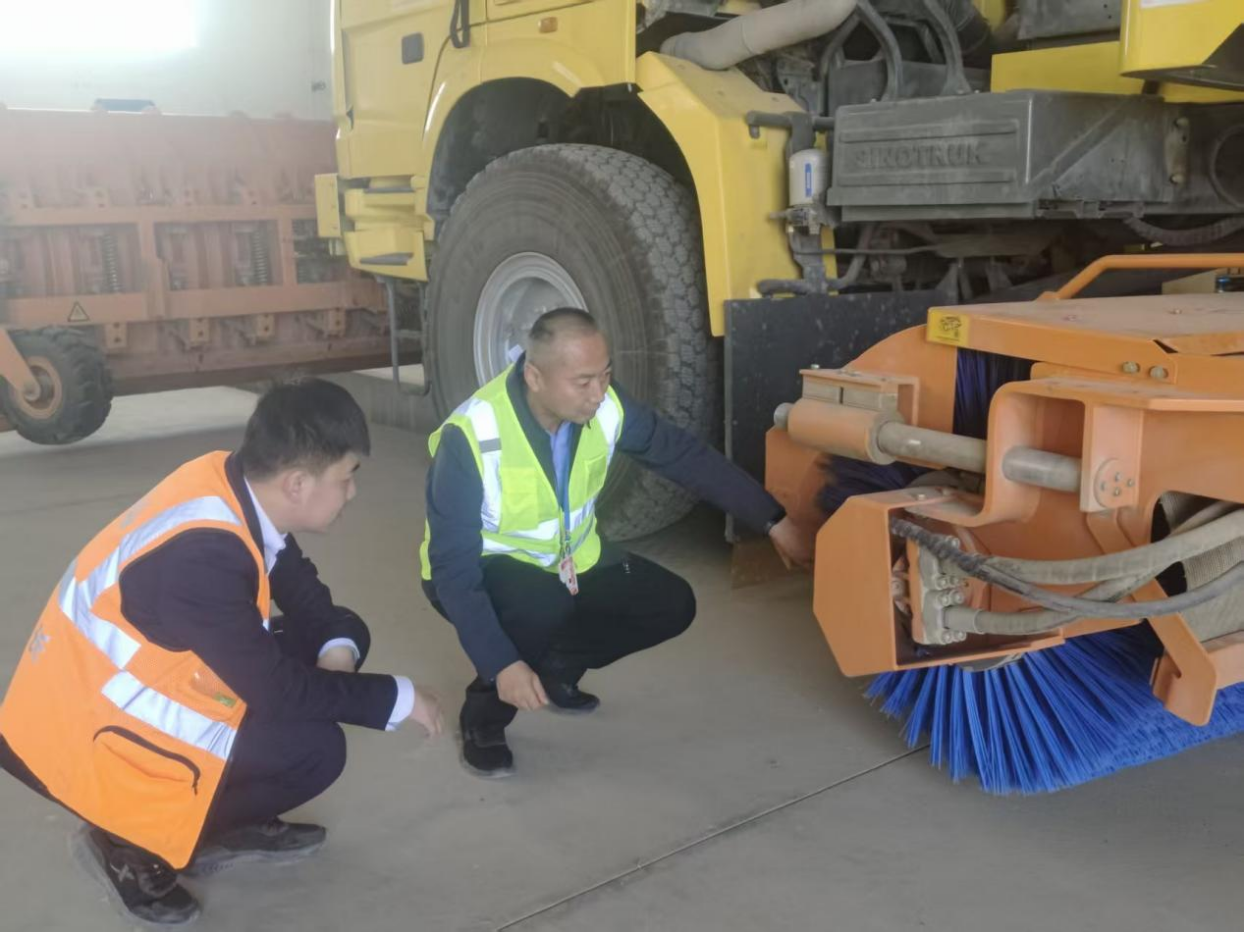 筑牢冬季安全防线 新疆机场集团运管委库尔勒安全服务监察站完成且末玉都机场冬季除防冰安全监察