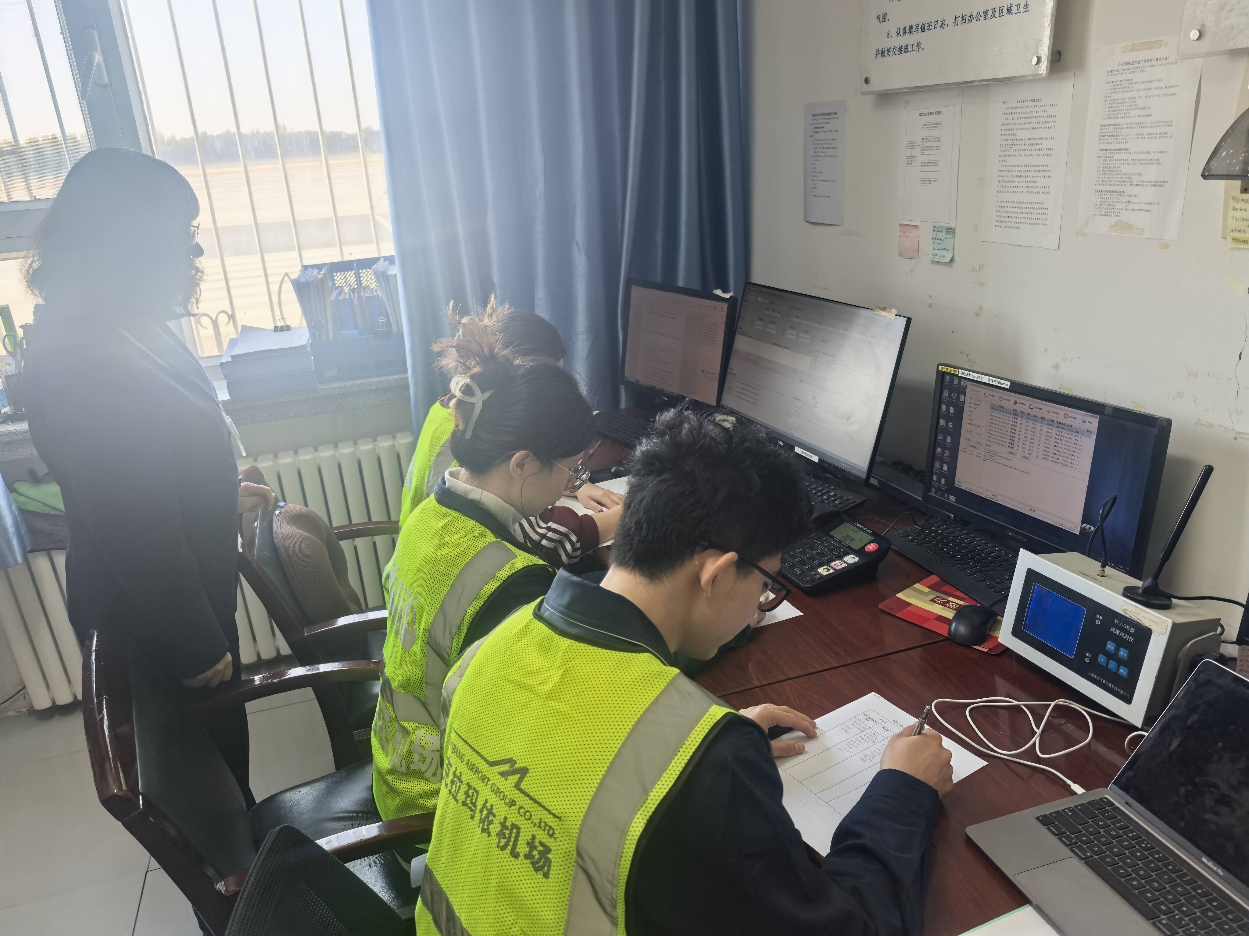 淬炼硬功,守护天路:新疆机场集团克拉玛依古海机场气象台复杂天气练兵保安全