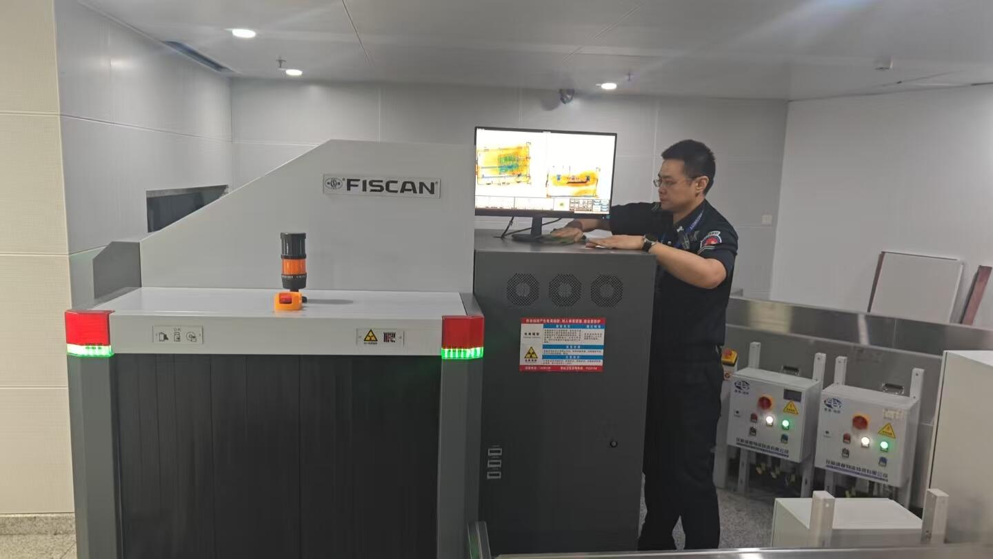 乌鲁木齐国际机场分公司安全检查总站开展洁净出行 安全护航活动