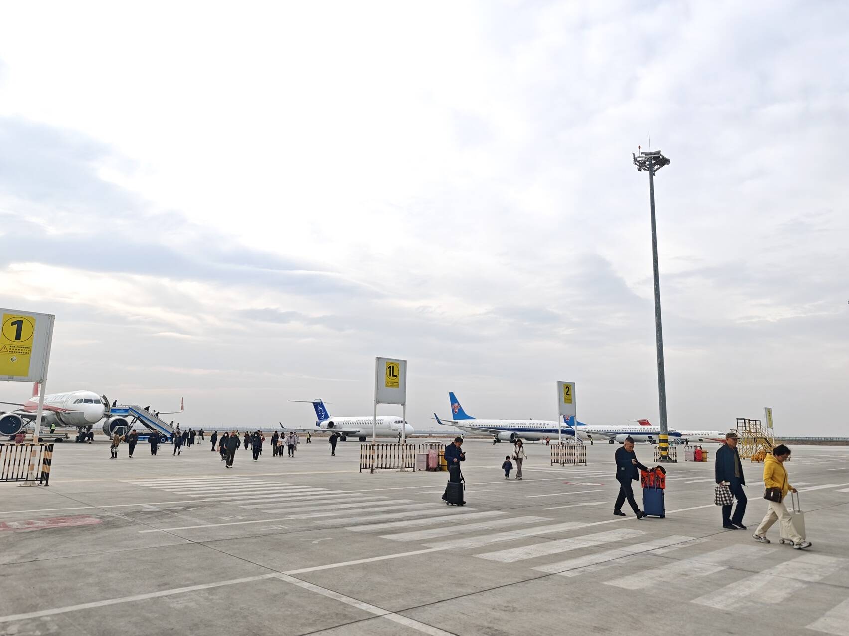 博乐阿拉山口机场积极应对航班备降 全力护航旅客出行