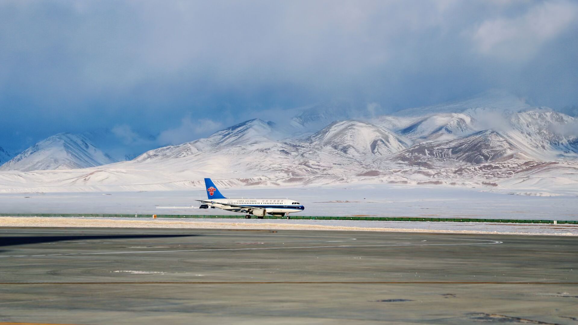新疆机场集团运行管理委员会(空管业务部):全力保障全疆机场冬季运行