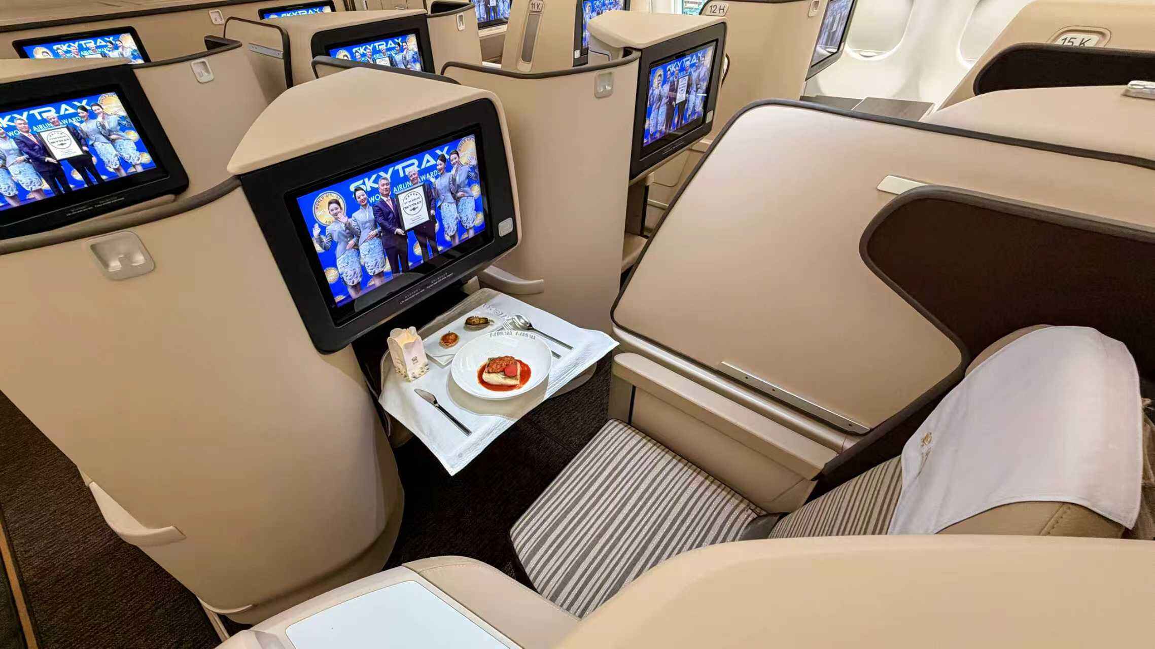 打卡羊城!海南航空全新A330系列新飞机巡展空降广州白云机场