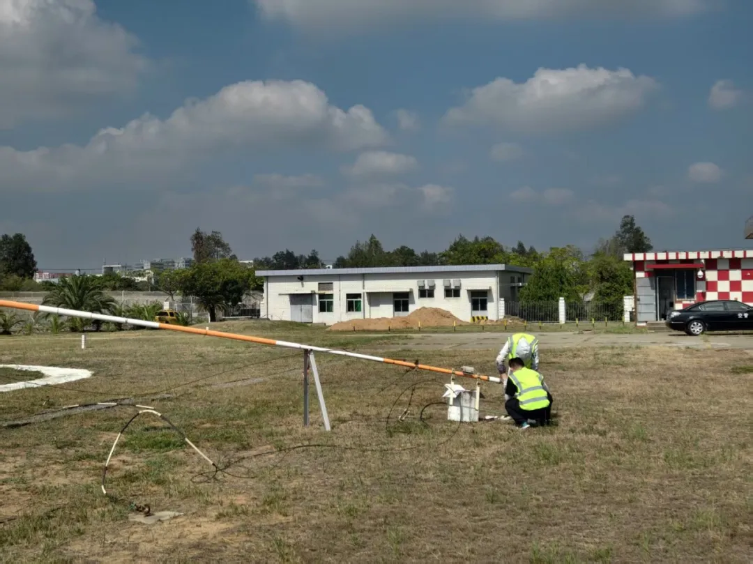 福建空管分局气象台设备信息室完成气象探测设备换季维护