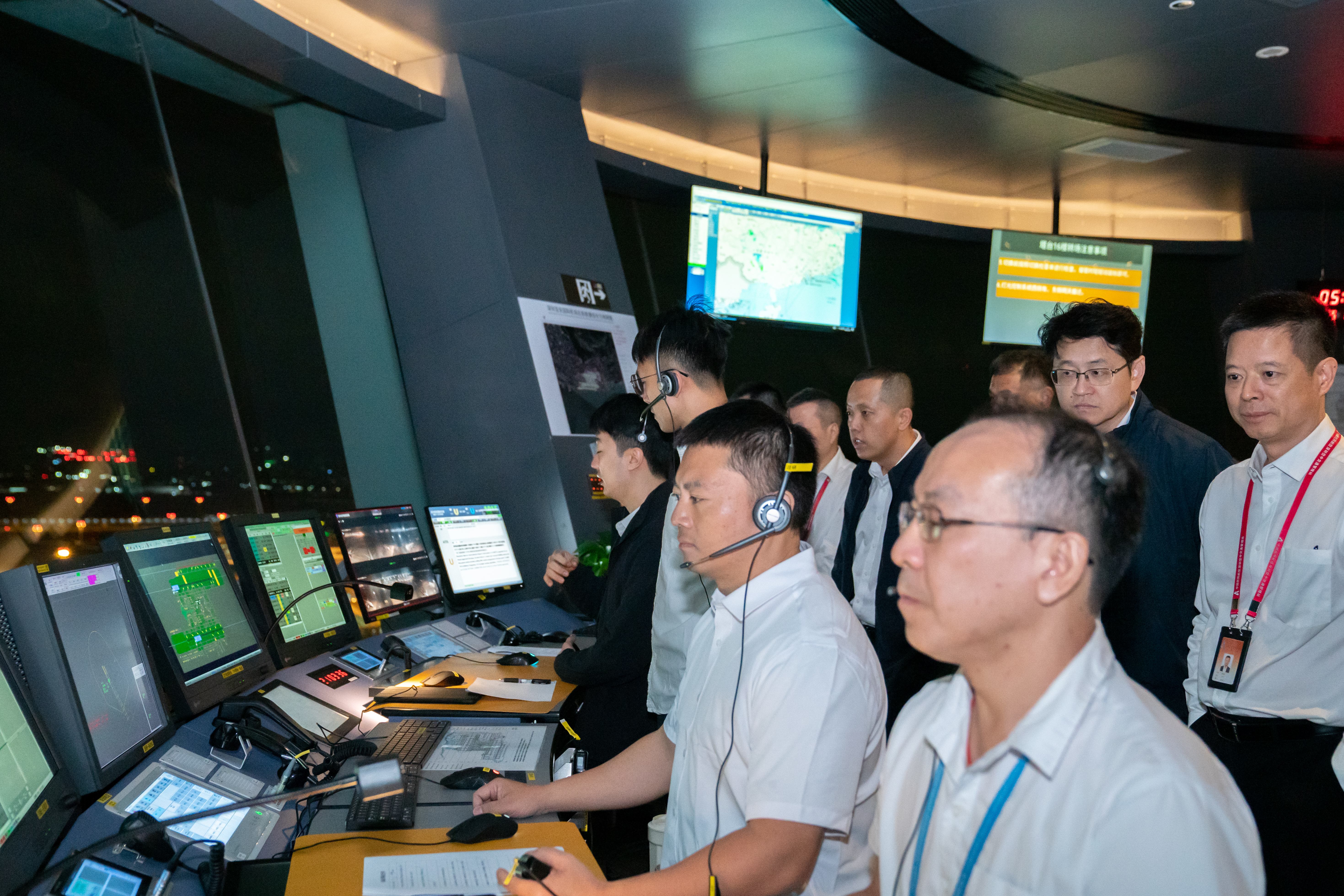 深圳空管站成功实现塔台回迁,已完全具备深圳机场三跑道空管保障能力