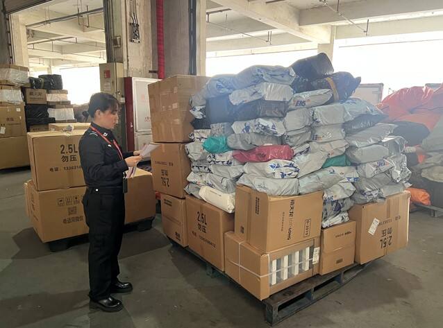 新海航天津航空货运安检站护航2025“双十一”