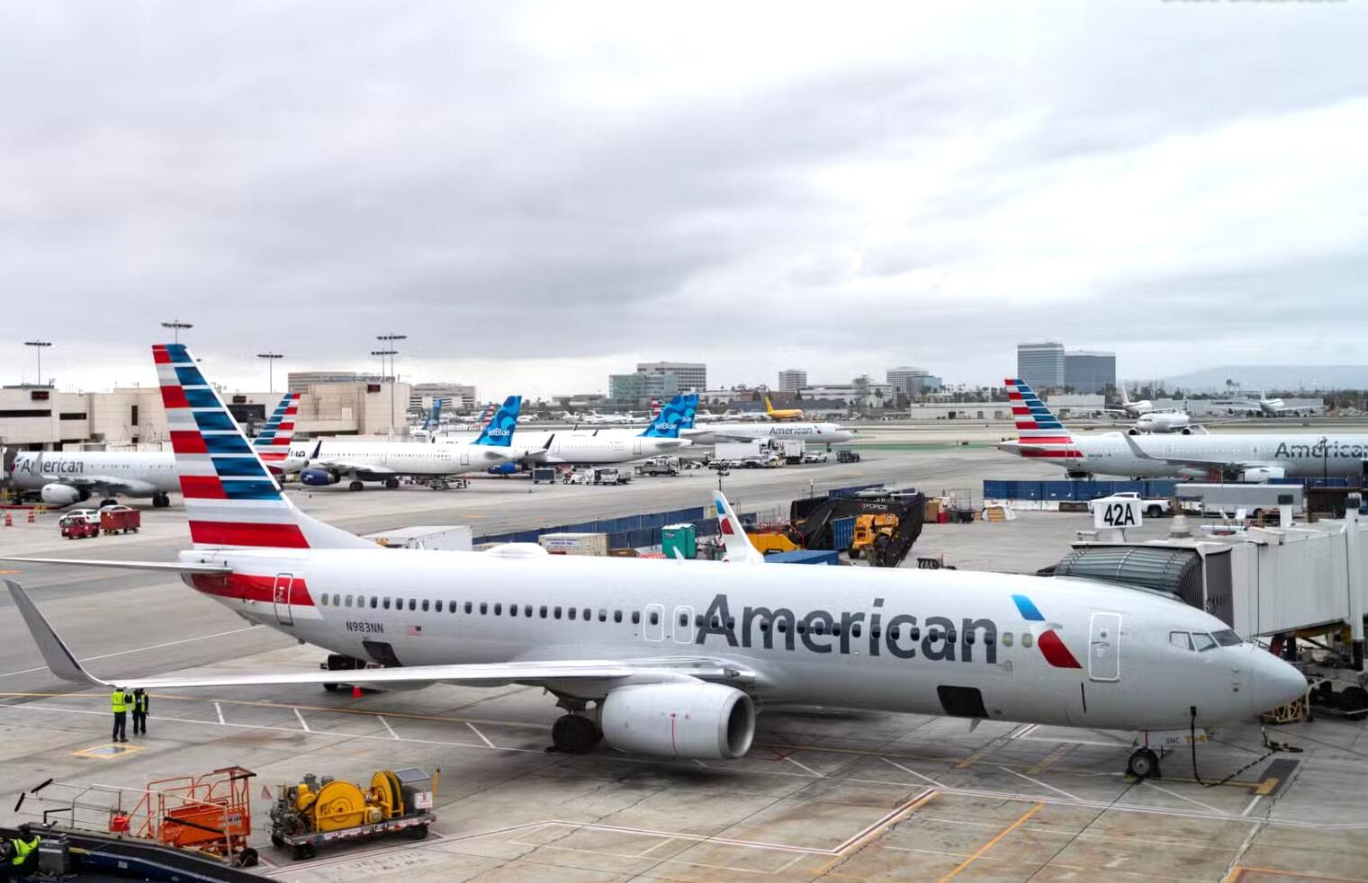 美交通部长：将终止削减航班措施