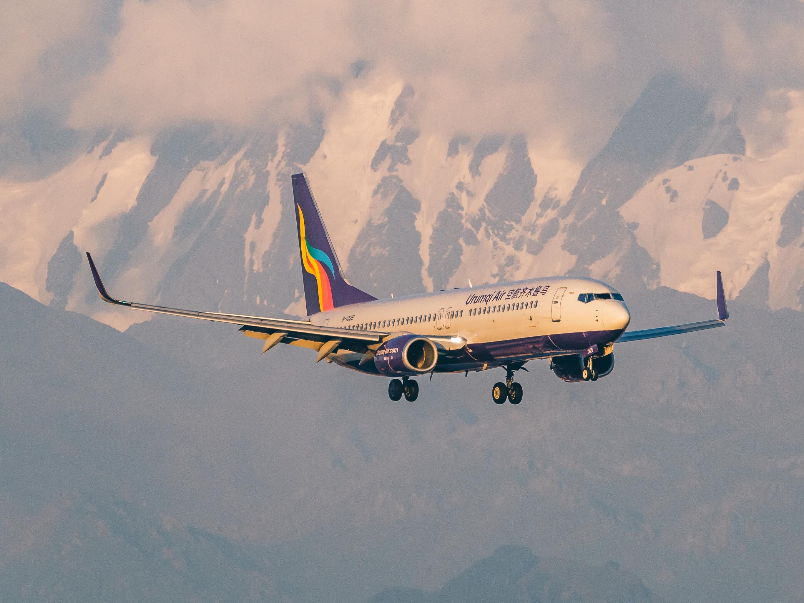 风雪无阻 暖途相伴丨新海航乌鲁木齐航空以多维举措开启“暖冬守护”模式