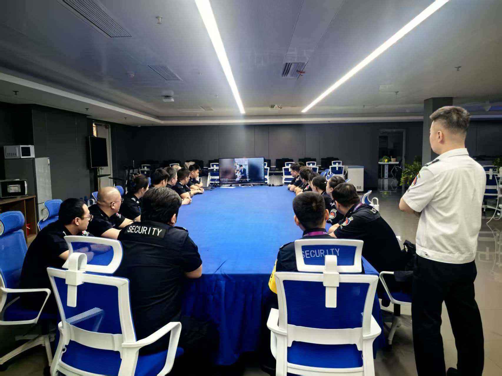 乌鲁木齐国际机场分公司安全检查总站筑牢反诈“防火墙” 组织开展防范电信网络诈骗专项培训活动