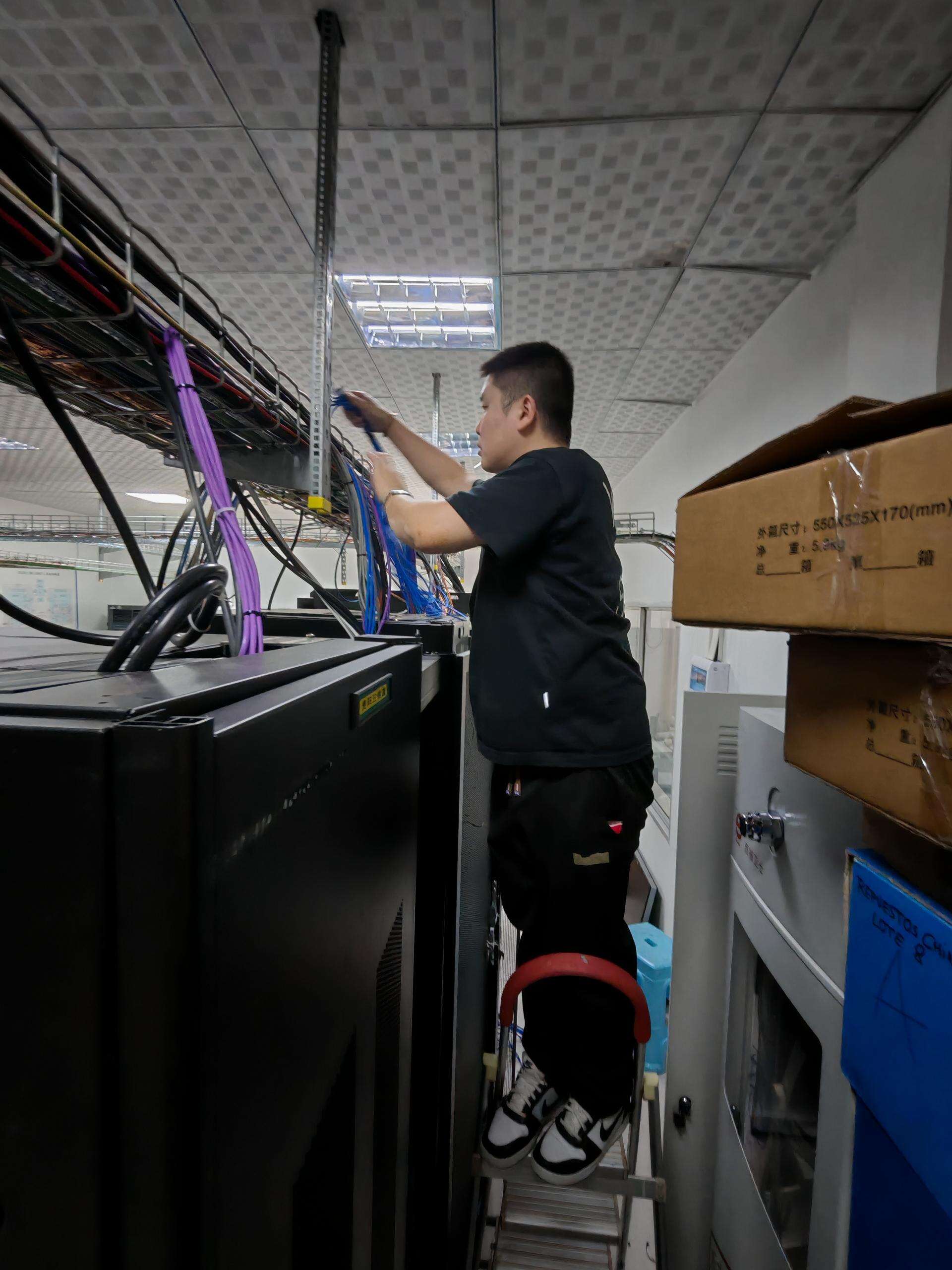 西南空管局网络中心联合技保中心完成宜宾台站VHF业务传输优化工作