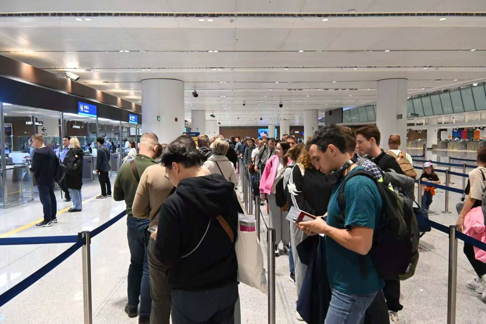 外国人入境卡网上填报新举措正式实施 大兴机场多项便利服务助力便捷通关