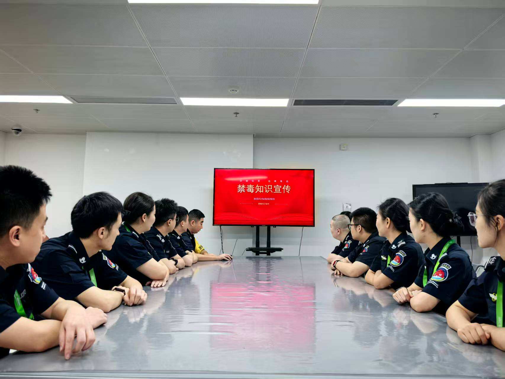 新疆机场集团乌鲁木齐国际机场分公司安全检查总站开展禁毒知识宣传活动