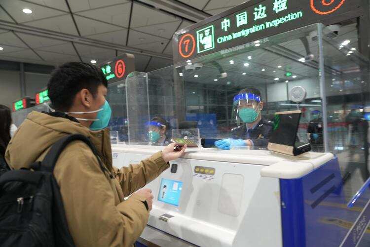 西安口岸启用外国人入境卡网上填报 缩短现场排队时间