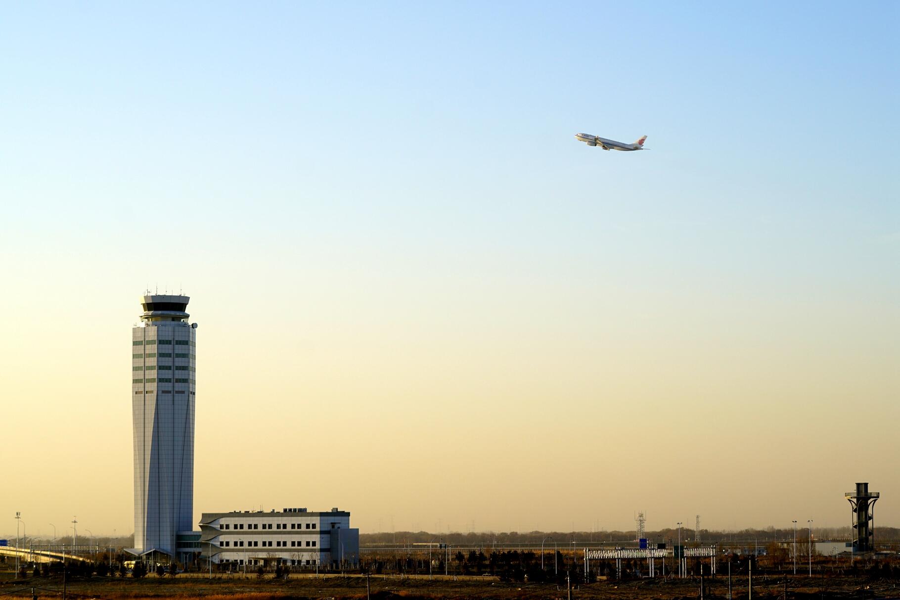 内蒙古空管分局保障盛乐国际机场试飞成功