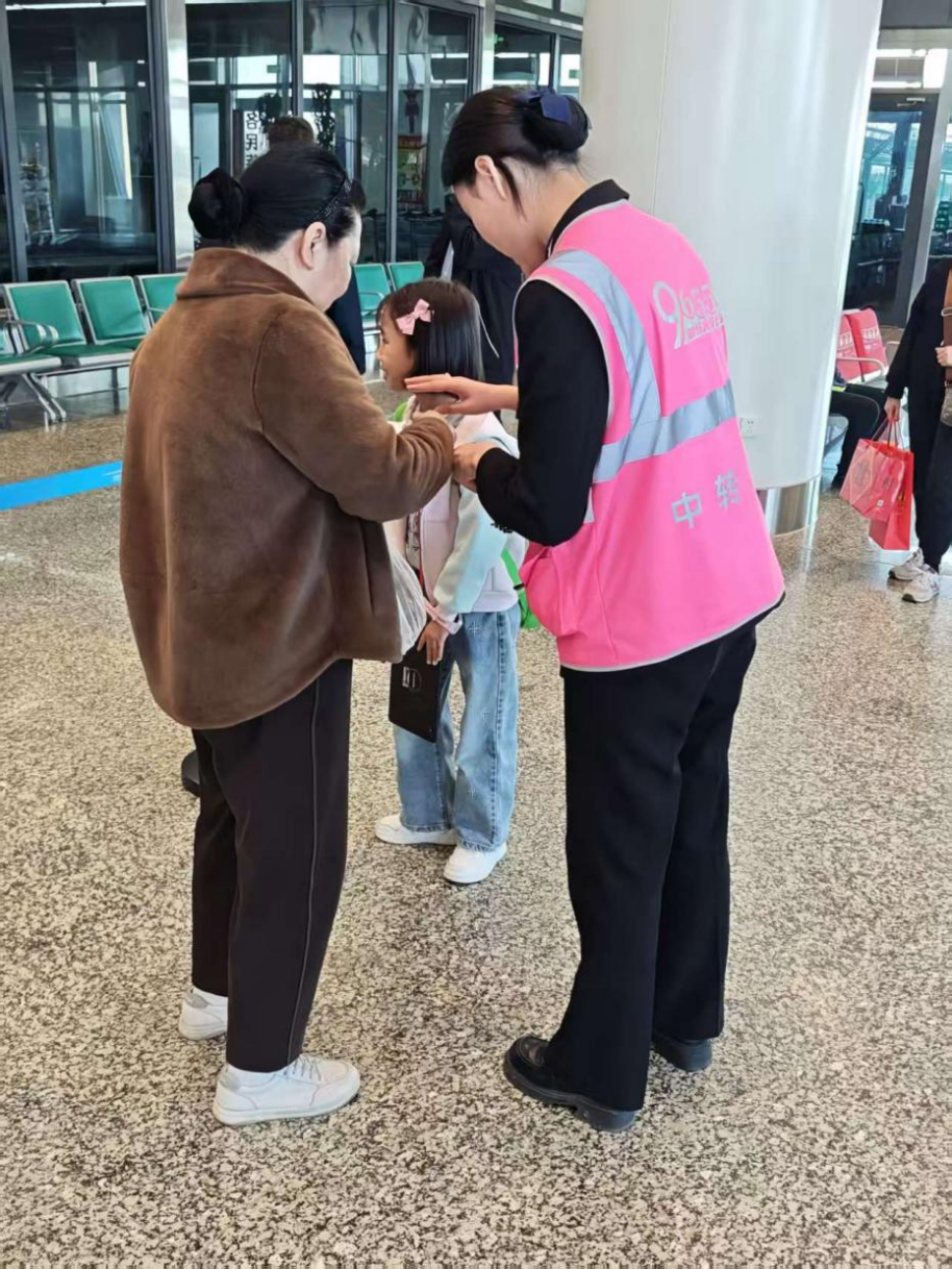 新疆机场集团克拉玛依古海机场“护苗计划”升级 公安登记筑牢无陪儿童出行安全防线