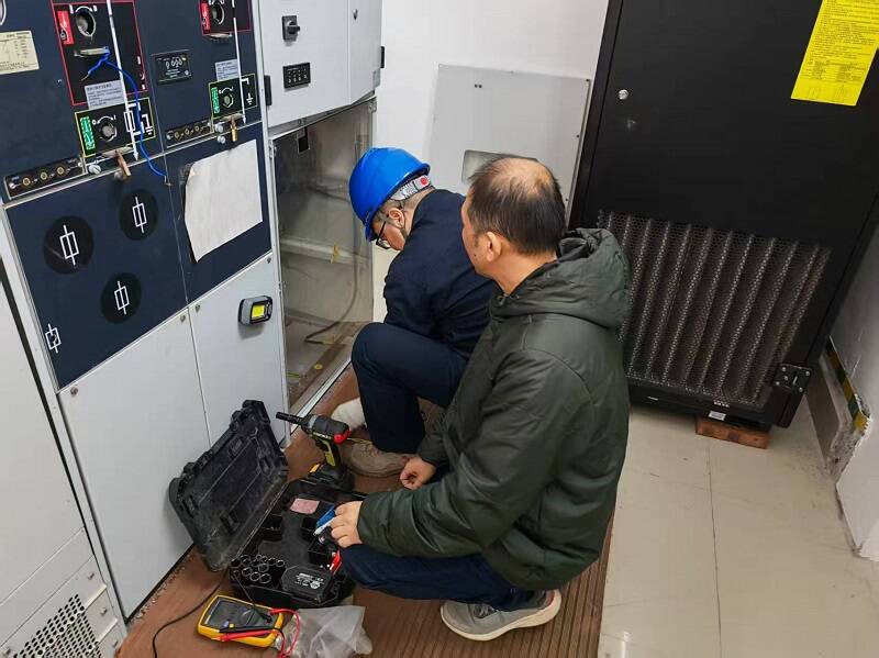 福建空管分局航服公司开展风洞山雷达站高压系统维护工作