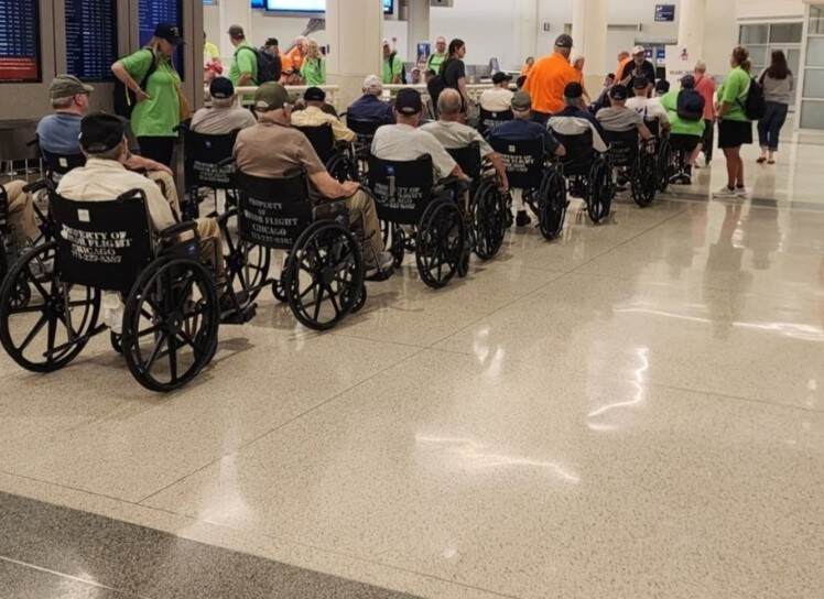 网友曝健全印度人在机场坐轮椅 机场最新回应