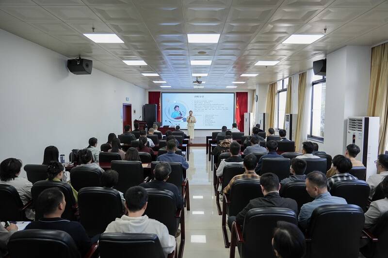 厦门空管站开展礼仪培训